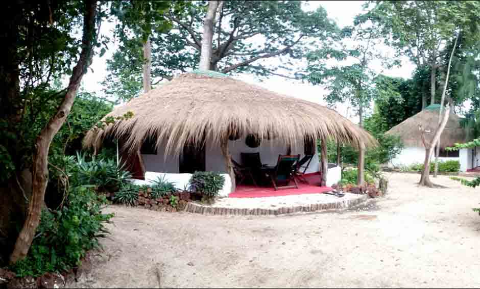 bungalow and room on Kere