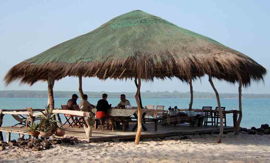 meals served on the paillotte at the bijagos beach