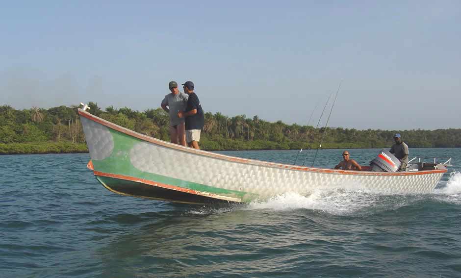 bateau peche aluminium insubmersible